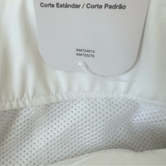 Nike Women’s Golf Bermudas Size S White NWT - Picture 8 of 10